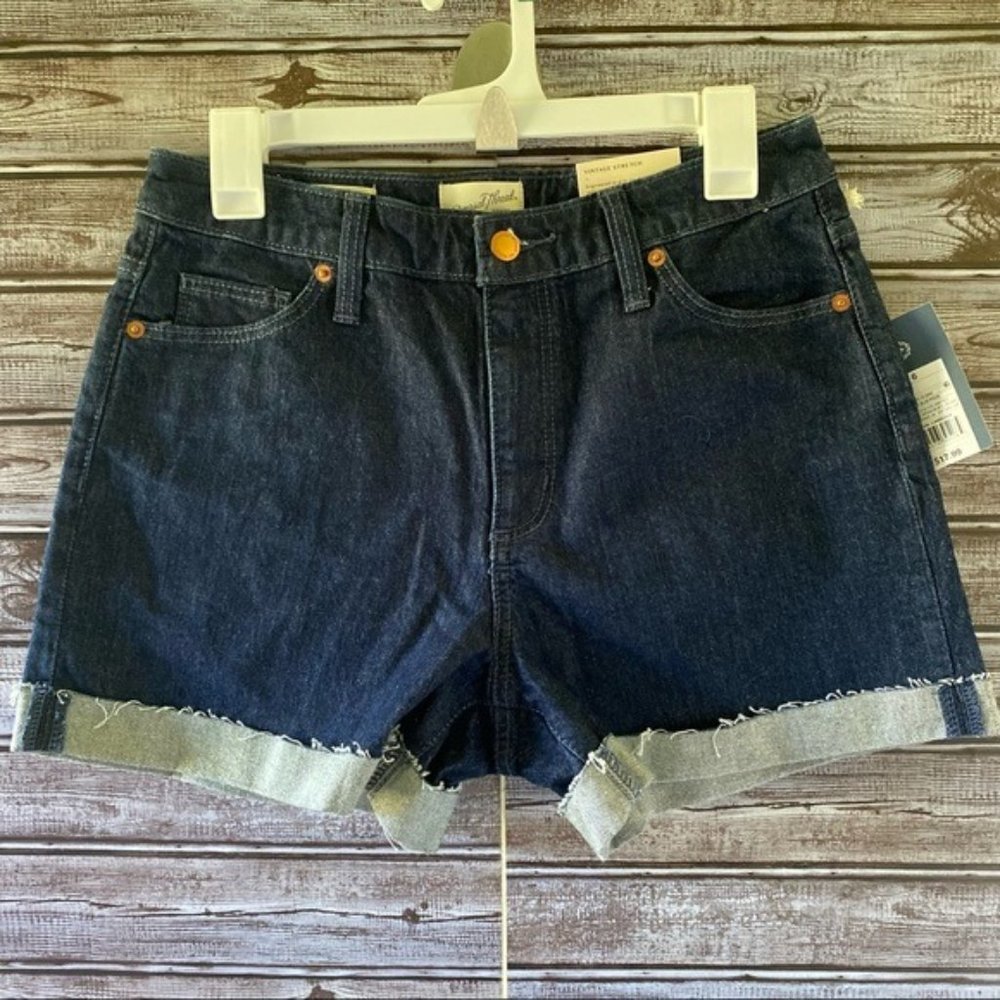 NWT Universal Thread Vintage Midi Jean Shorts Size‎ 6